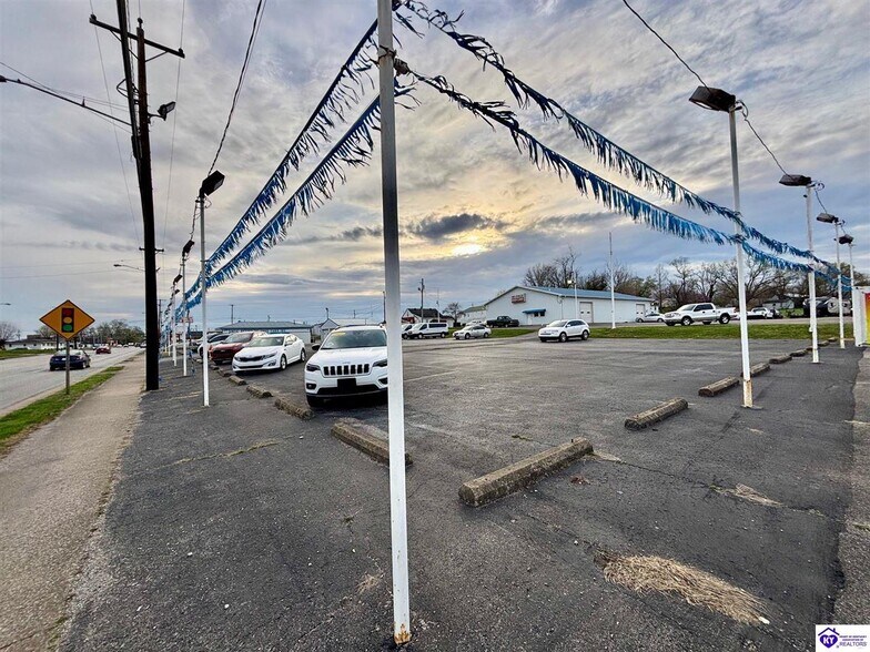 More Photos Of 711 E Broadway St, Campbellsville General Retail For Sale