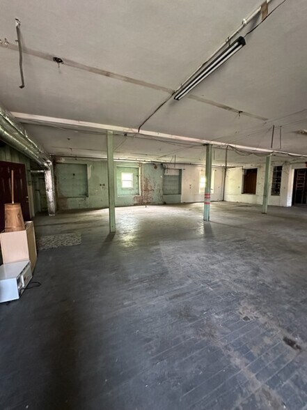 More Photos Of 500 Burritt St, New Britain Light Distribution For Sale