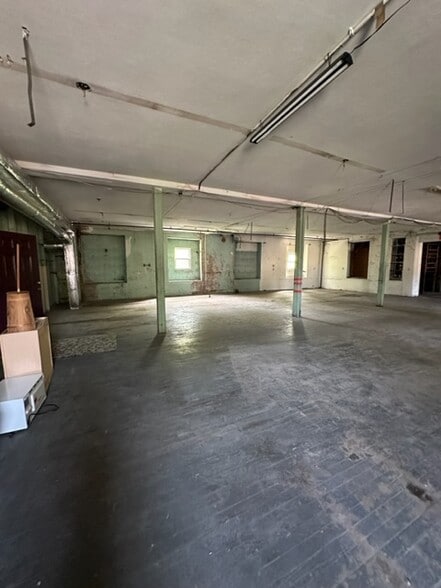 More Photos Of 500 Burritt St, New Britain Light Distribution For Sale