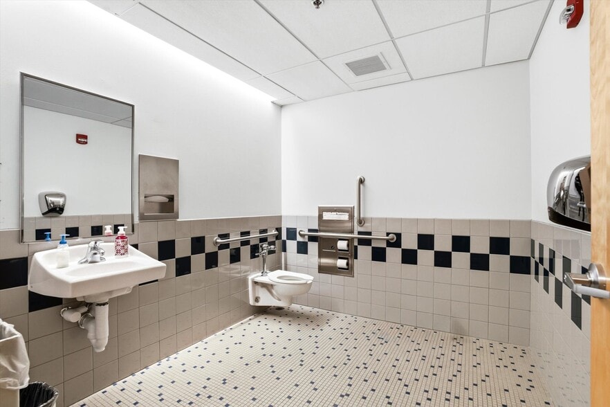 More Photos Of 15 Roszel Rd, West Windsor Office For Sale