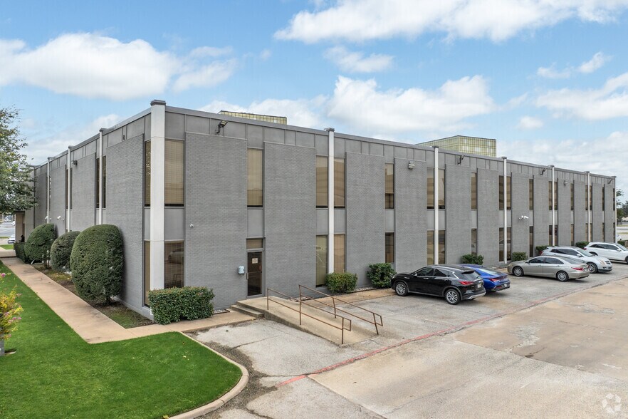 More Photos Of 8267 Elmbrook Dr, Dallas Office For Lease