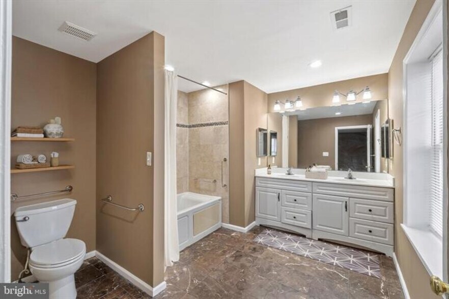 More Photos Of 4021 Barrington Rd, Baltimore Flex For Sale