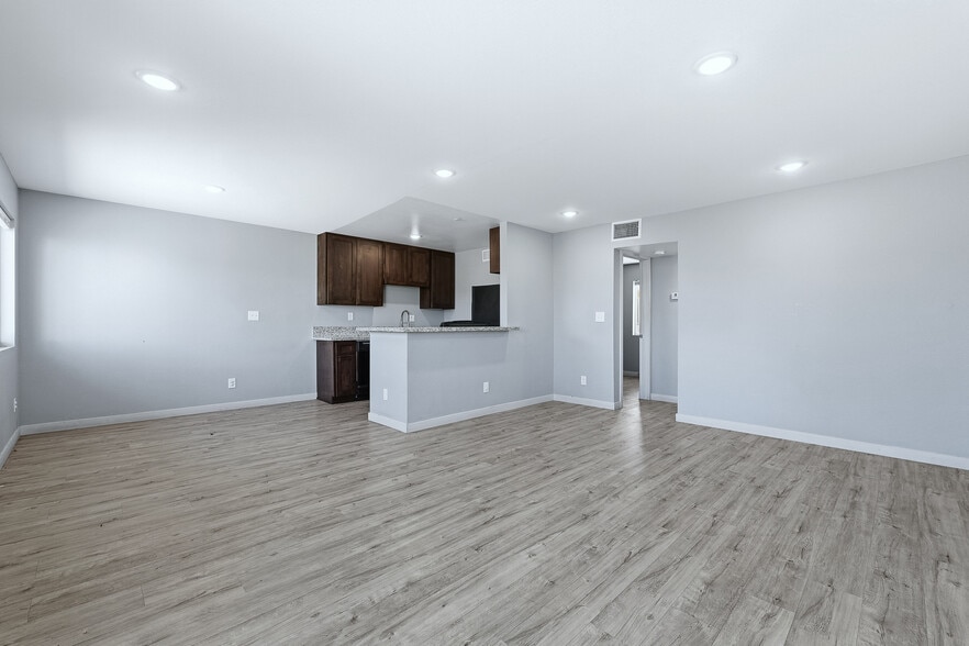 More Photos Of 521 Calcaterra Cir, Las Vegas Apartments For Sale