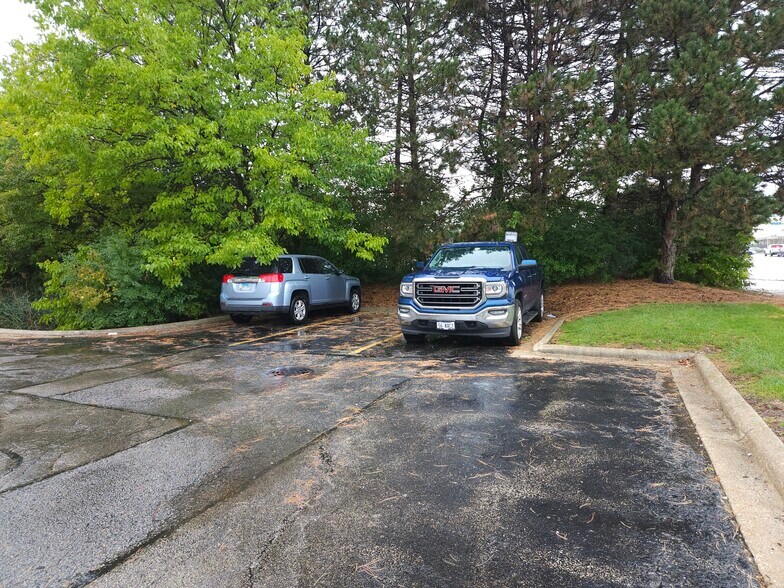 More Photos Of 825 W 75th St, Willowbrook Light Manufacturing For Lease