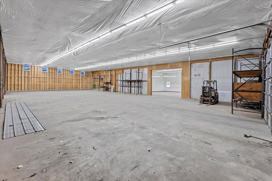 More Photos Of 3509 W Market St, Johnson City Warehouse For Lease