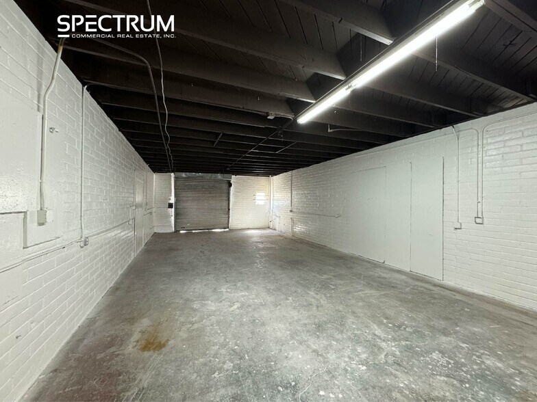 More Photos Of 14516-14524 Arminta St, Panorama City Warehouse For Lease