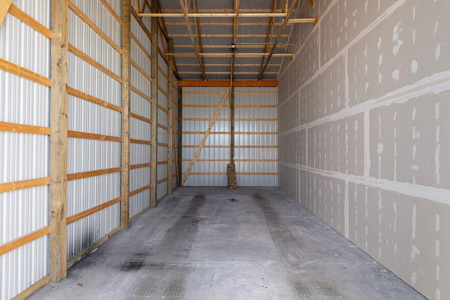 More Photos Of 6404 Trenton Franklin Rd, Middletown Self Storage For Sale