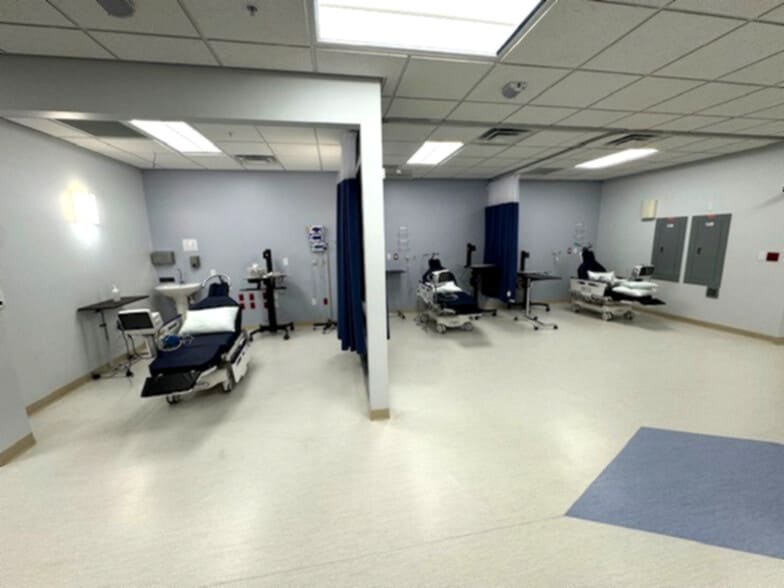 Primary Photo Of 1745 Heritage Trl, Naples Medical For Sale