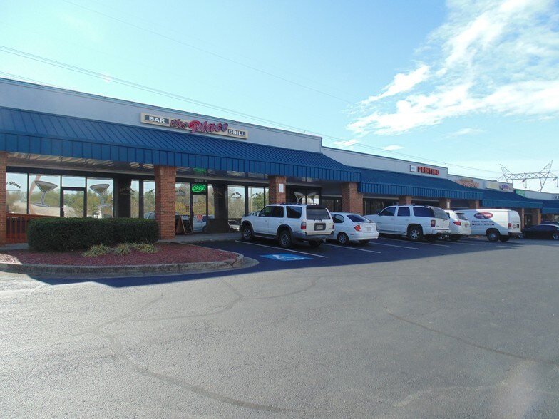 More Photos Of 700 Sandy Plains Rd, Marietta Storefront For Lease