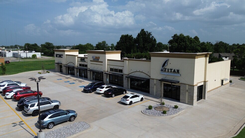 More Photos Of 1008 SW 4th St, Moore General Retail For Sale