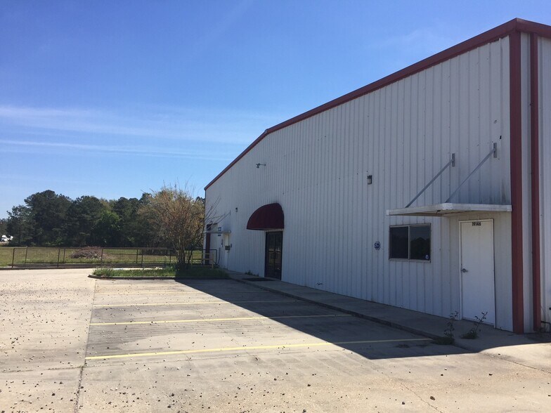 More Photos Of 19146 Highway 190 E, Hammond Warehouse For Lease