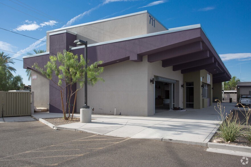 More Photos Of 711 S Central Ave, Phoenix Freestanding For Lease