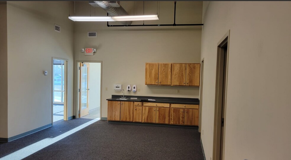 More Photos Of 620 E Green Bay Ave, Saukville General Retail For Lease