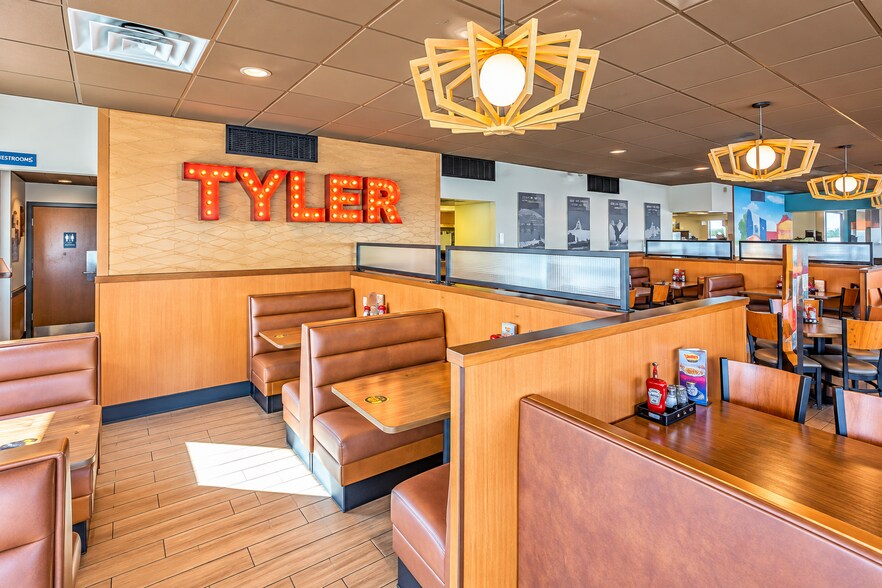 More Photos Of 3422 W Gentry Pkwy, Tyler Restaurant For Lease