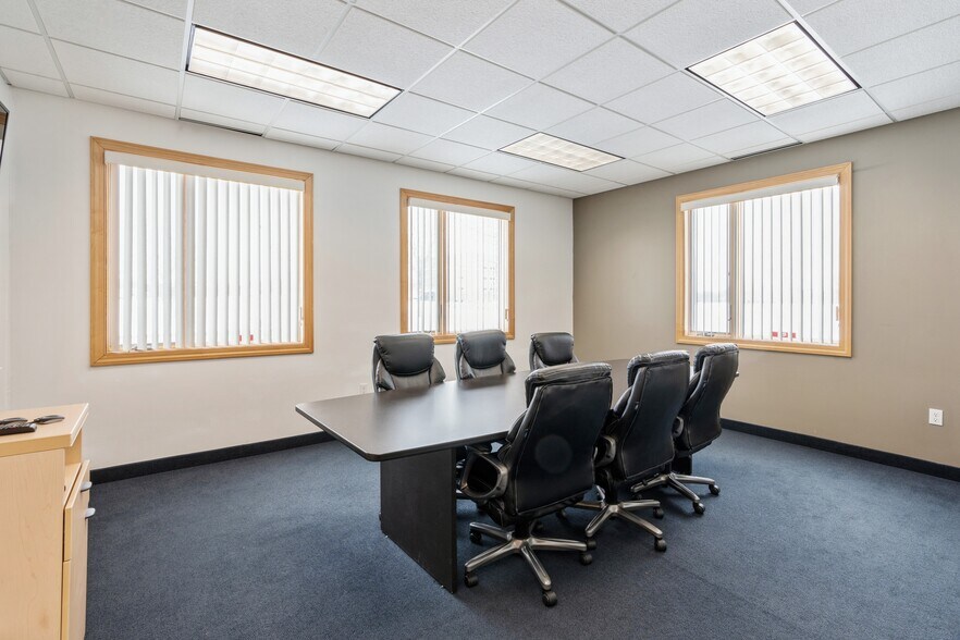 More Photos Of 2200 Gannett Ave, Des Moines Office For Sale