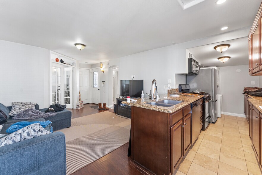More Photos Of 126 E Balboa Blvd, Newport Beach Multifamily For Sale