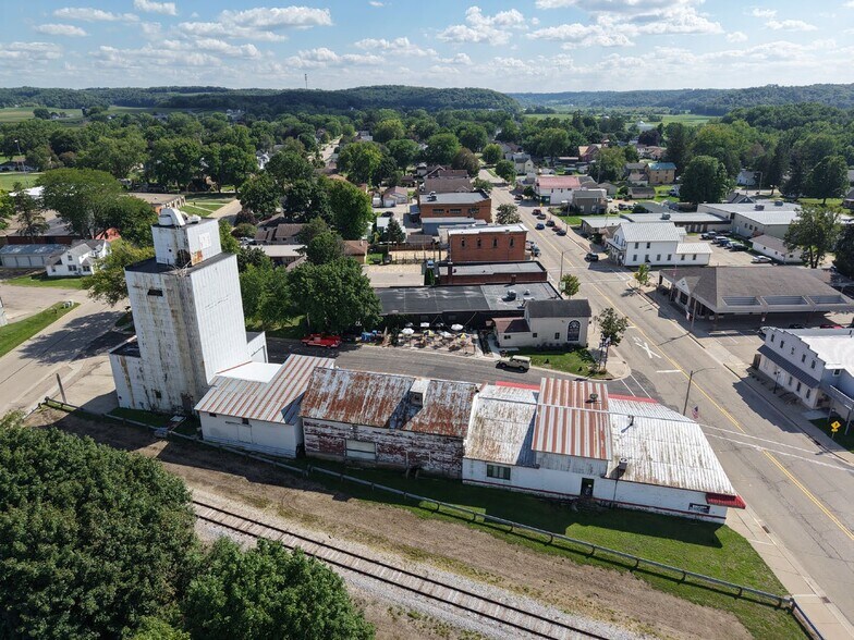 More Photos Of 1009 Mills St, Black Earth Warehouse For Sale