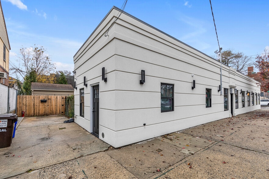 More Photos Of 1527 149th St, Whitestone Office For Sale
