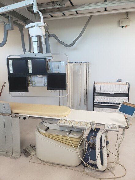 More Photos Of 2200 George Dieter Dr, El Paso Healthcare For Sale