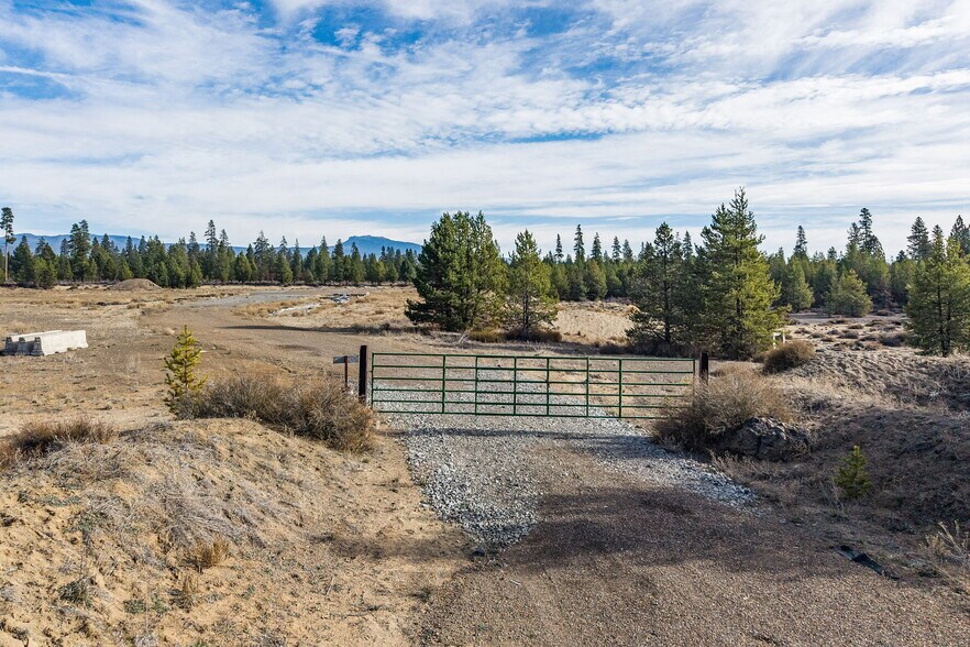 More Photos Of 17140-17160 Rosland Rd, La Pine Land For Sale