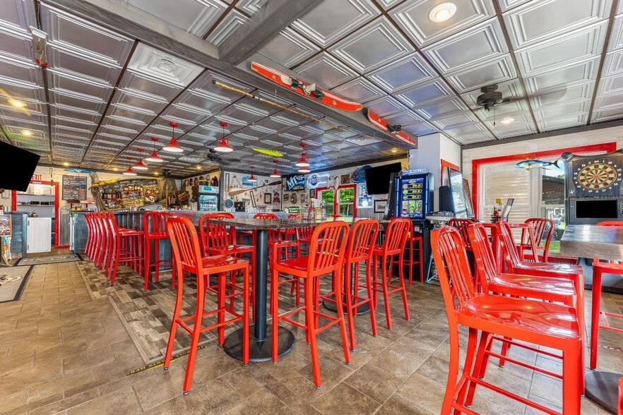 More Photos Of 11633 Lakeview Dr, Butternut Restaurant For Sale