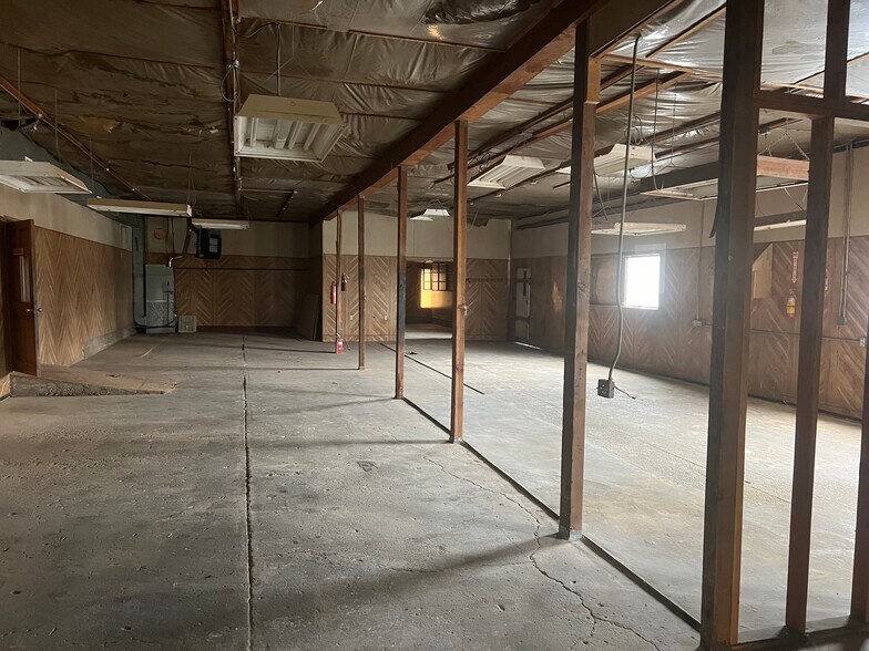 More Photos Of 941 SW Alder St, Dundee Warehouse For Sale