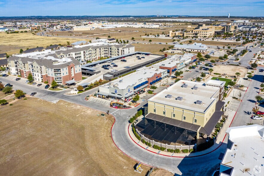 More Photos Of 2055 Central Plaza, New Braunfels Storefront Retail Office For Lease