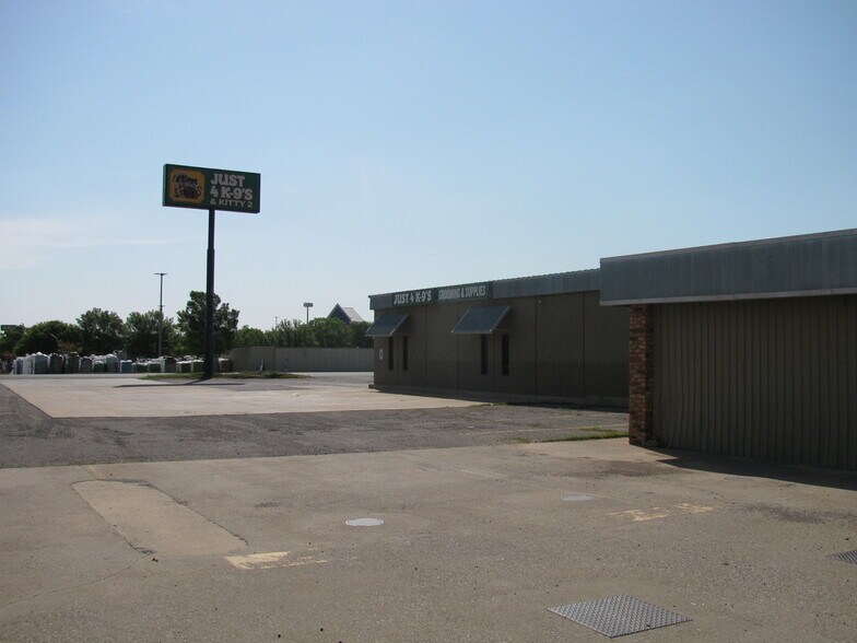 More Photos Of 1308 NW 47th St, Lawton General Retail For Sale