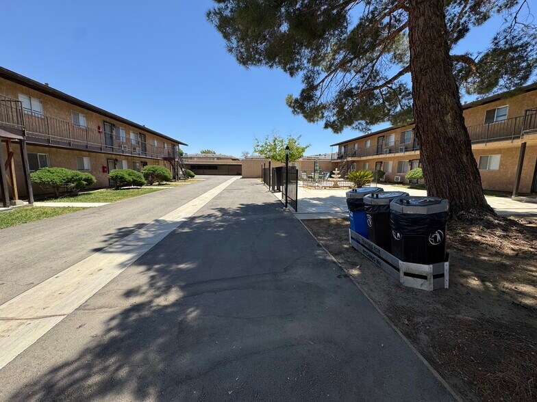 More Photos Of 518-524 E Avenue Q-12, Palmdale Apartments For Sale