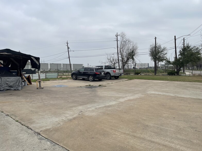 More Photos Of 11727 Wallisville Rd, Houston Auto Dealership For Sale