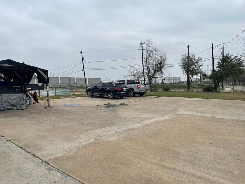 More Photos Of 11727 Wallisville Rd, Houston Auto Dealership For Lease
