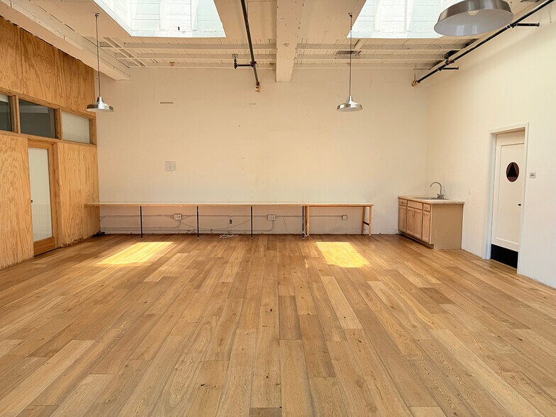 More Photos Of 2500 W 7th St, Los Angeles Office For Lease