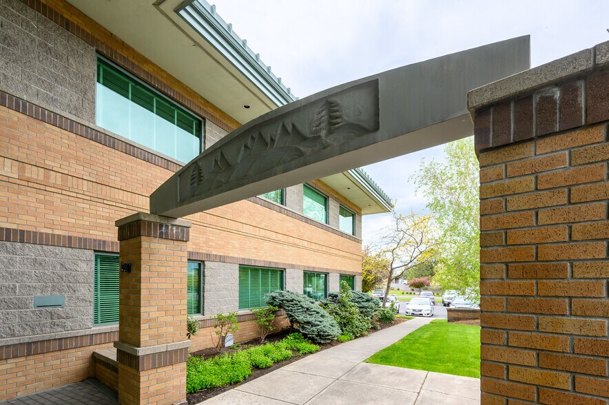 More Photos Of 296 SW Columbia St, Bend Office For Sale