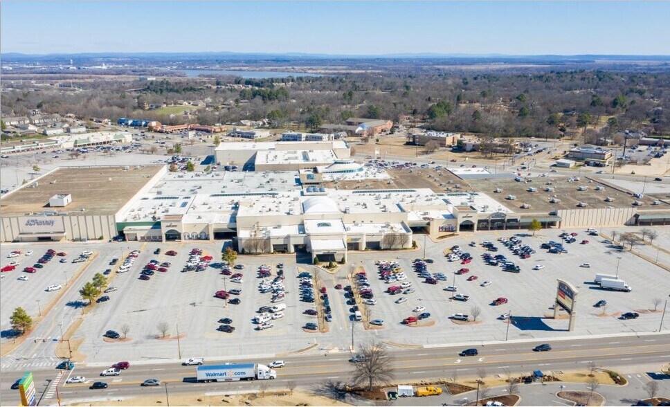 Primary Photo Of 5111 Rogers Ave, Fort Smith General Retail For Lease