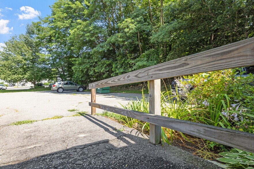 More Photos Of 214 Lake St, Bristol Office For Sale