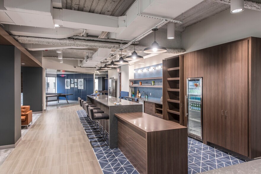 More Photos Of 250 E 5th St, Cincinnati Office For Lease