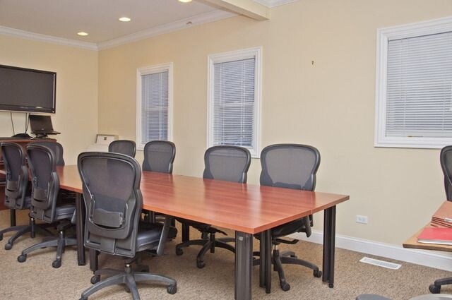 More Photos Of 418-420 W Clayton St, Waukegan Office For Sale