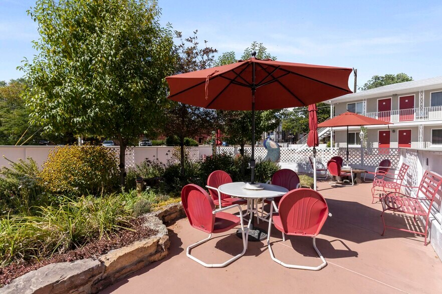 More Photos Of 56 El Paso Blvd, Manitou Springs Hotel For Sale