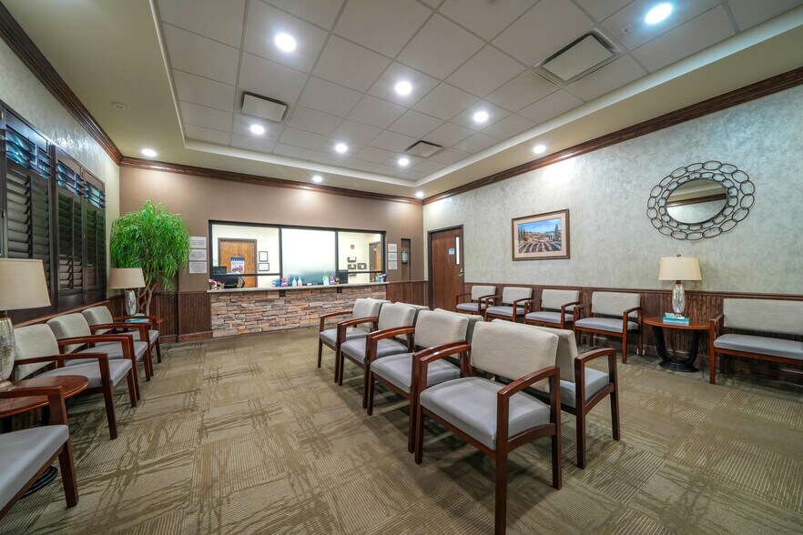 More Photos Of 220 Rock St, Griffin Medical For Sale