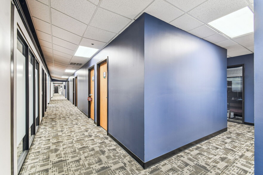 More Photos Of 2701 W Busch Blvd, Tampa Office For Sale