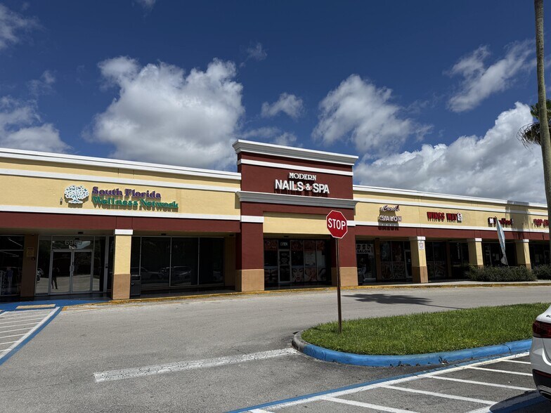 More Photos Of 6805-7031 Taft St, Hollywood Unknown For Lease