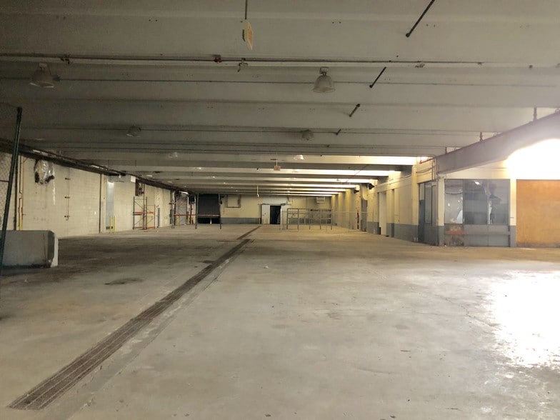 More Photos Of 80-90 North St, Park Forest Manufacturing For Lease