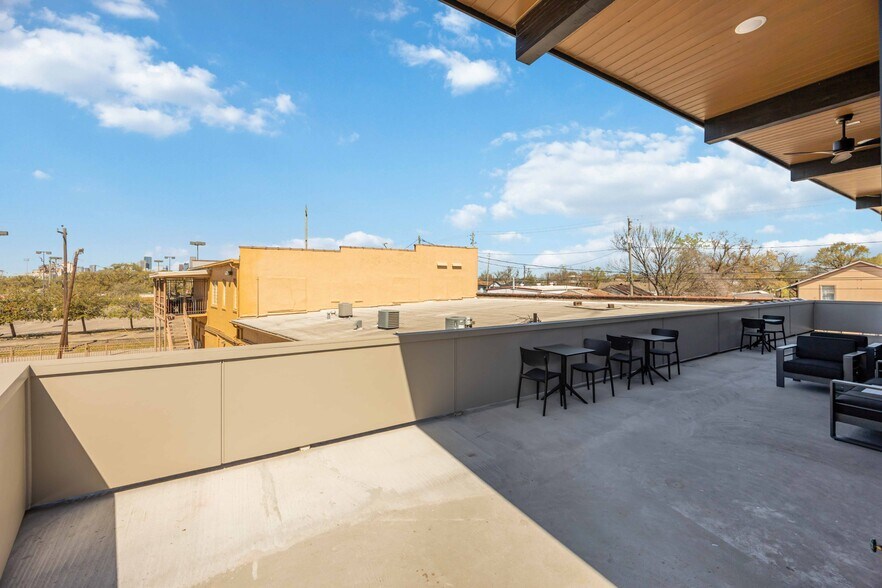 More Photos Of 5214 Harrisburg Blvd, Houston Office For Lease