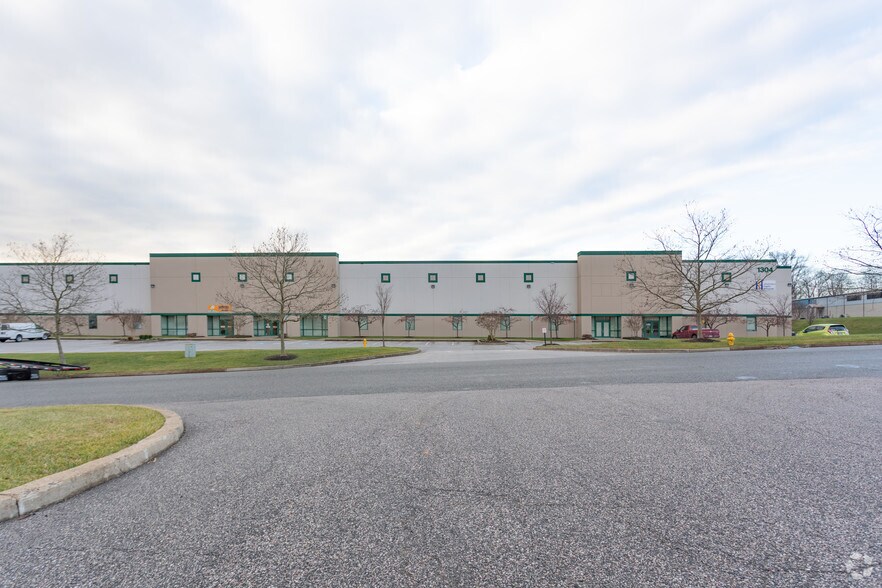 More Photos Of 1309 Continental Dr, Abingdon Unknown For Lease