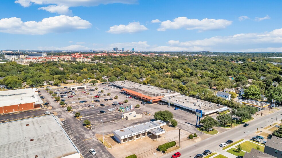 More Photos Of 3511-3563 S Hills Ave, Fort Worth Unknown For Lease