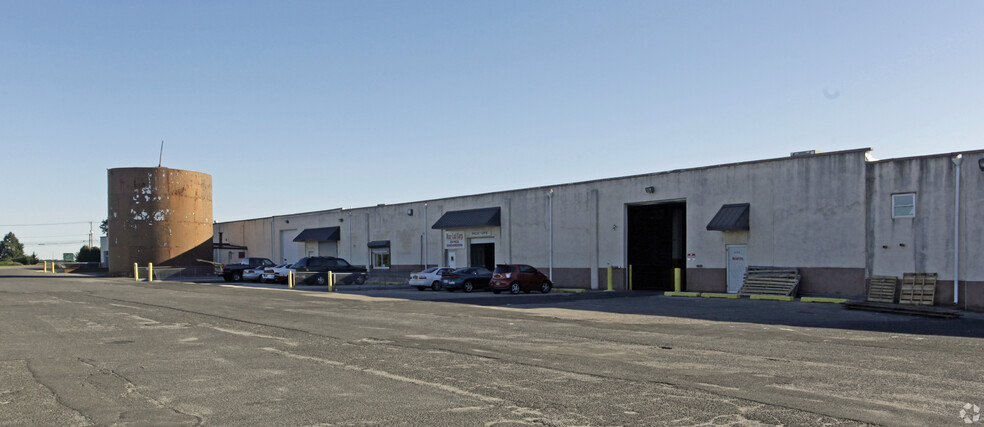 Primary Photo Of 4195 Middle Country Rd, Calverton Warehouse For Lease