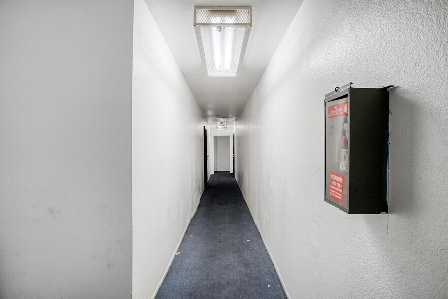 More Photos Of 211 E 55th St, Los Angeles Apartments For Sale