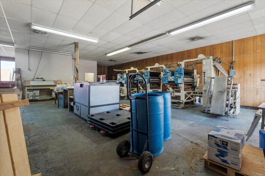 More Photos Of 302 E Washington Ave, Ava General Retail For Sale