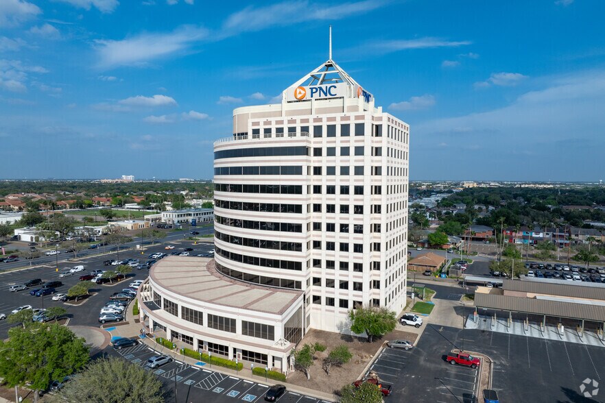 More Photos Of 3900 N 10th St, McAllen Office For Lease