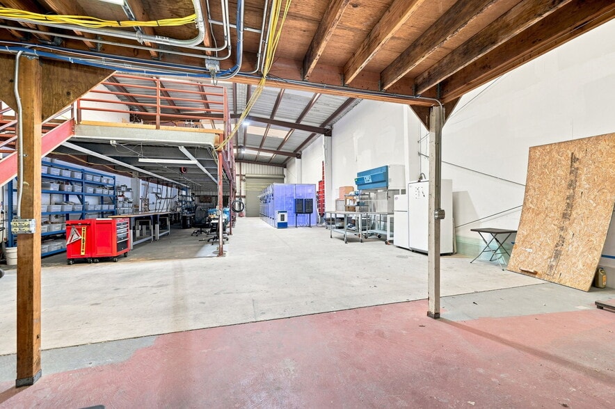 More Photos Of 2757 16th St, San Francisco Warehouse For Lease